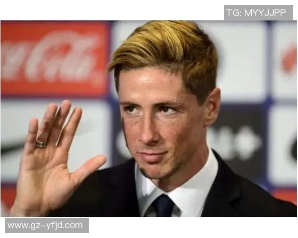 足球明星英姿飒爽瞬间集锦展现球场魅力与风采